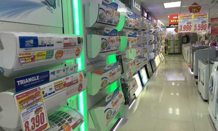 Nhiệt độ tăng cao, hàng điện máy 'sốt' ngay đầu mùa