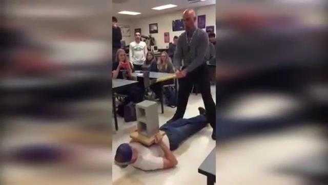 Thầy giáo sai lầm khi thí nghiệm gây hậu quả thảm hại cho sinh viên