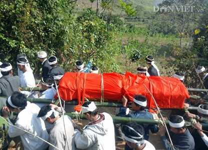 Kỳ bí tục dùng cây luồng ‘khiêng ma’ ở xứ Mường