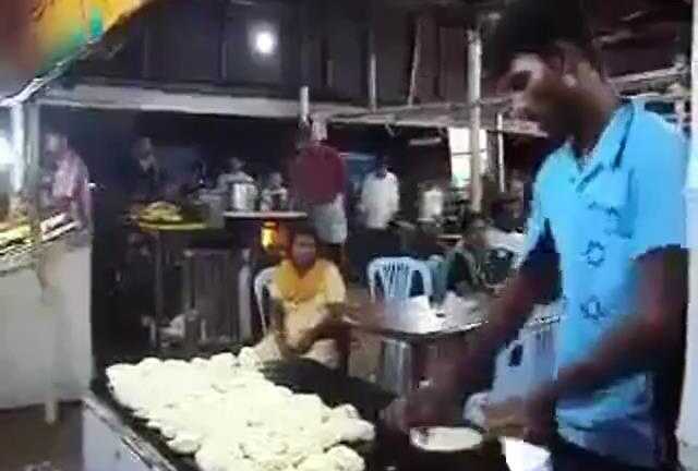 Dây chuyền làm bánh kỳ lạ ai nhìn cũng sốc