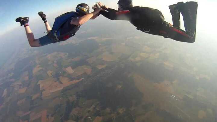 Clip: Nhảy từ máy bay độ cao 3000 mét