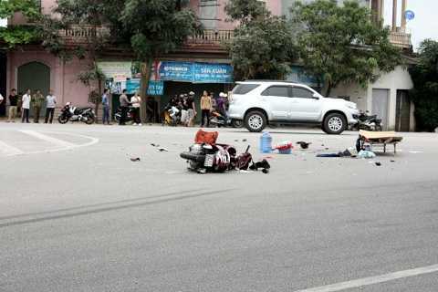 Xe máy đối đầu xe tải, 2 phụ nữ chết thảm