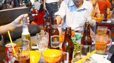 Uống rượu bia sống lâu hơn không uống: Chuyên gia lý giải