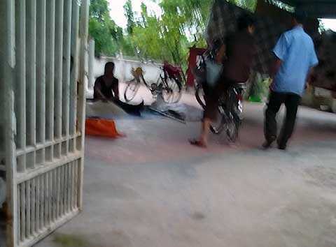 Nghi mắc bệnh hoang tưởng, vợ chém chồng 6 nhát dao