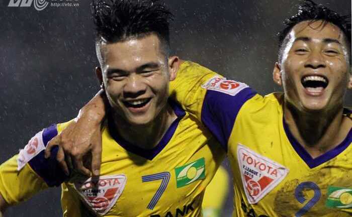 Em họ Văn Quyến lỡ cơ hội đối đầu Công Phượng?