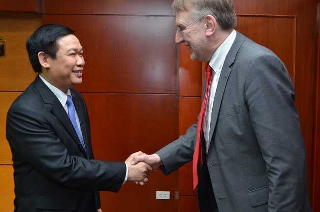 Trưởng Ban Kinh tế Trung ương làm việc với Chủ tịch Ủy ban Thương mại Quốc tế, Nghị viện Châu Âu