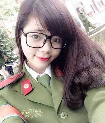 Nữ sinh cảnh sát môi trường tài sắc đam mê múa