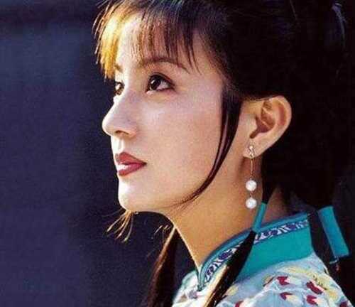 Triệu Vy quỳ lạy xin được đóng phim