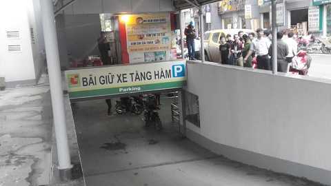 Rơi xuống tầng hầm gửi xe, một phụ nữ tử vong