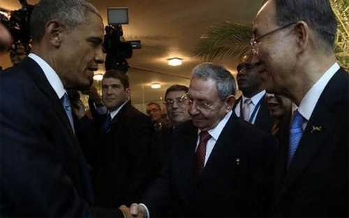 Video: Cái bắt tay lịch sử của Tổng thống Obama và Chủ tịch Raul Castro