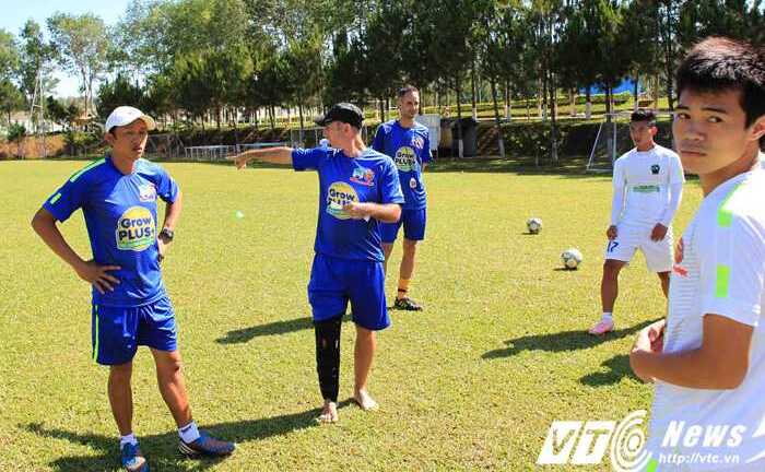 Thầy Giôm động viên Công Phượng trước đại chiến SLNA vs HAGL