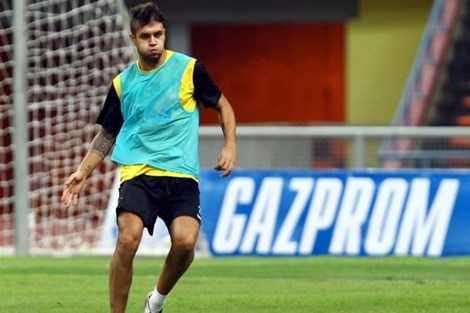 Malaysia săn 'con lai' đấu tuyển Việt Nam