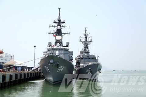 Bộ đôi chiến hạm 'khủng' Nhật Bản vừa cập cảng Đà Nẵng
