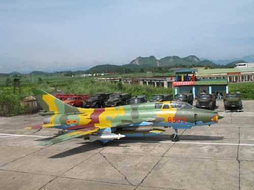 Tạm dừng tìm kiếm hai báy may Su-22 mất tích