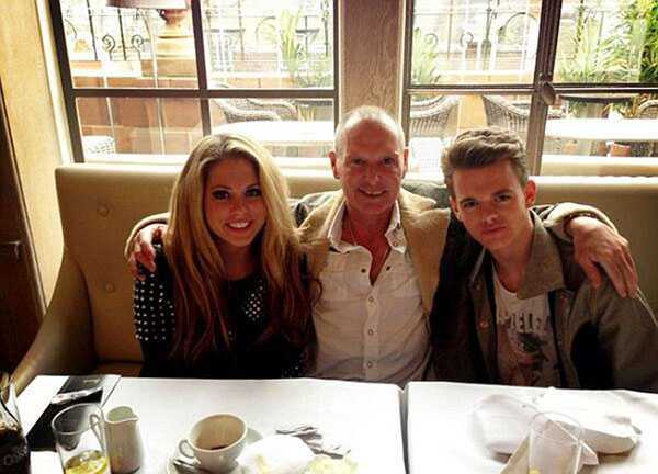 Người đẹp bị đám cướp đi xe đạp giật điện thoại