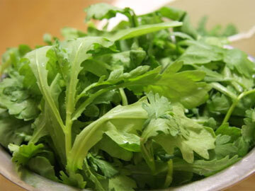 Tác dụng không ngờ của rau cải cúc