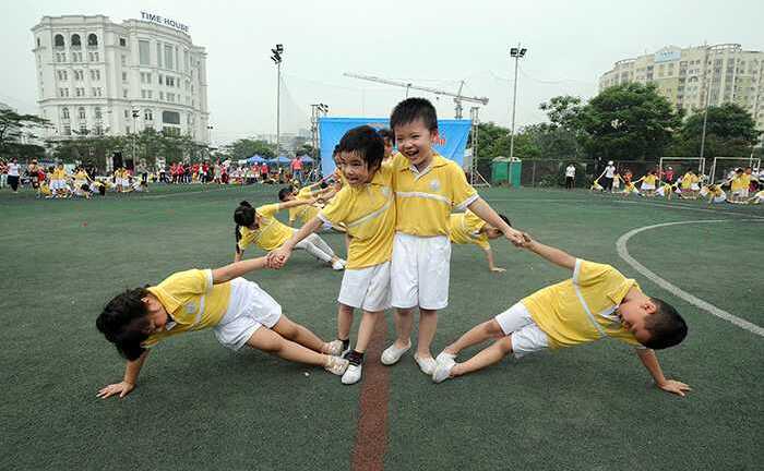 Xem bé mầm non tranh tài thể thao