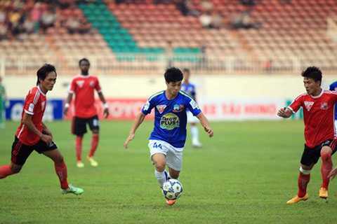 HAGL chia điểm đáng tiếc phút bù giờ