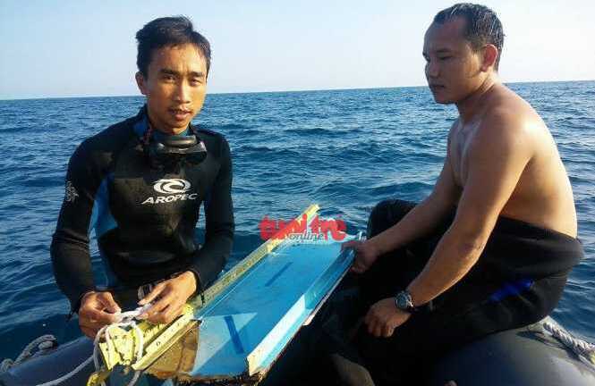 Cận cảnh mảnh vỡ buồng lái của máy bay Su 22 mất tích