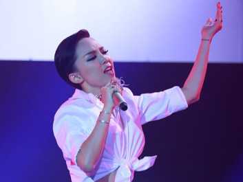 The Remix: Tóc Tiên phô giọng hát, không phô diễn hình thể