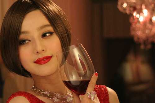 Trị nám an toàn mà hiệu quả bằng rượu vang