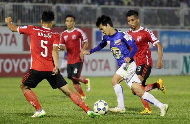 Công Phượng 'im tiếng' và cuộc đua gay cấn lên tuyển Việt Nam