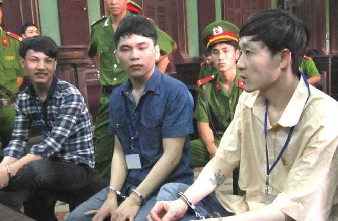 Quan hệ đồng tính, giết chủ tiệm cướp lượng lớn vàng