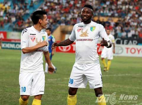 Công Phượng ghi bàn, HAGL vẫn thất thủ trong cơn mưa phạt đền