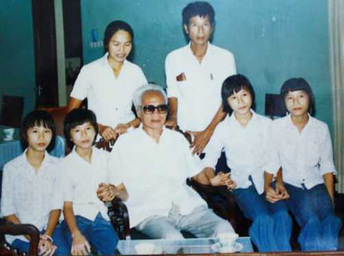 Chuyện chưa kể về ca sinh 4 'chấn động' được cố Thủ tướng Phạm Văn Đồng đỡ đầu