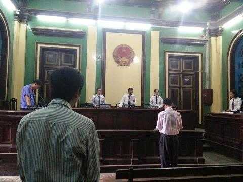 Ăn chặn tiền xe ba gác, nguyên trung úy công an lãnh 2 năm tù