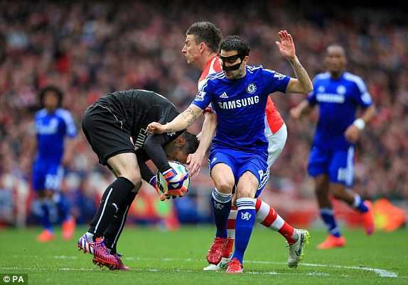 Clip: Fabregas ngã vờ đòi 11m