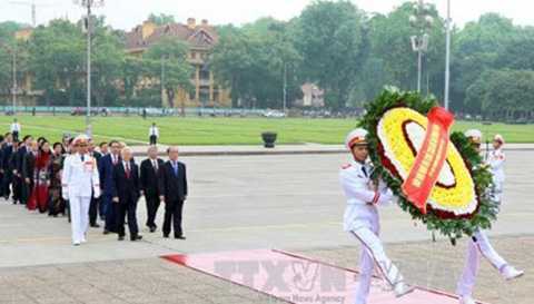 Lãnh đạo Đảng, Nhà nước viếng Lăng Bác và các Anh hùng Liệt sỹ