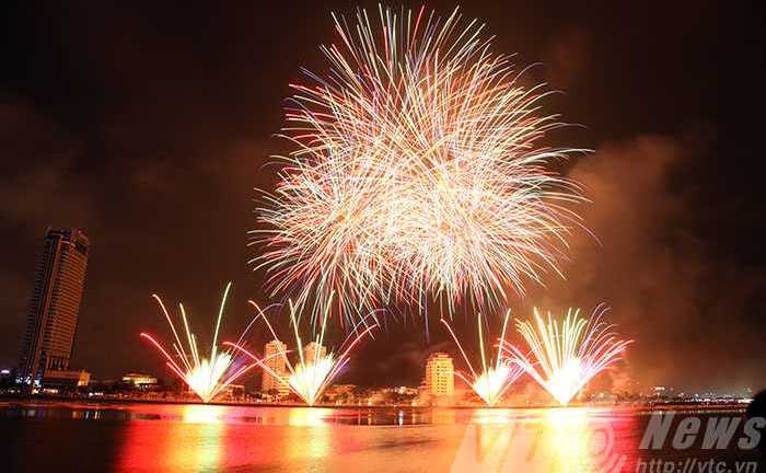 Trực tiếp: Đêm bế mạc trình diễn pháo hoa quốc tế Đà Nẵng