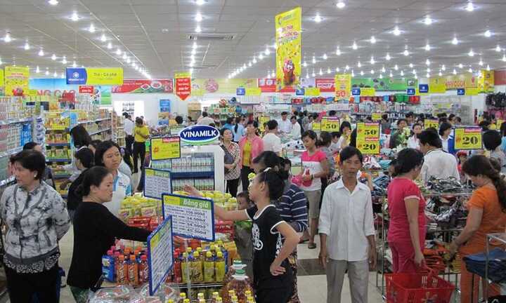 Siêu thị quá tải, chợ cóc vắng hoa 2 ngày đầu nghỉ lễ 30/4