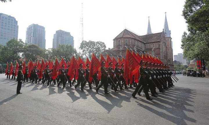 Hình ảnh đầu tiên lễ diễu binh mừng 40 năm ngày thống nhất