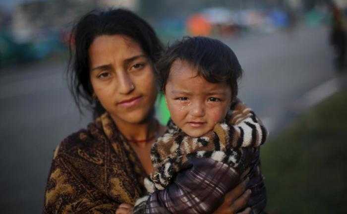 Động đất Nepal: Phóng viên phẫu thuật mở hộp sọ cho bé gái 8 tuổi