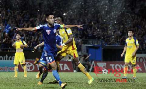 Trò cưng Miura sút phạt kiểu Ronaldo hot nhất tuần