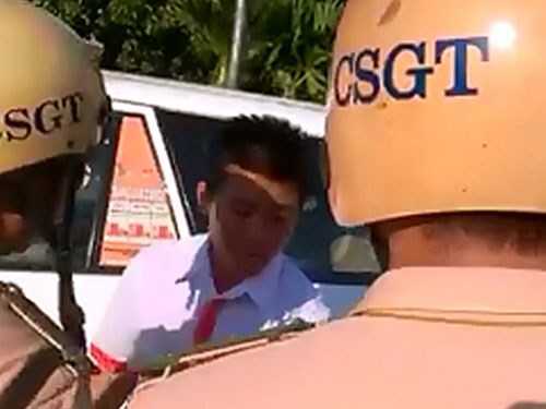 Làm rõ thông tin CSGT giật điện thoại tài xế taxi