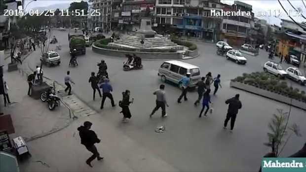 Clip: Khoảnh khắc động đất kinh hoàng như ngày tận thế ở Nepal