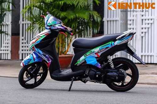 Scooter Yamaha Luvias sơn tem đấu 'cực độc'