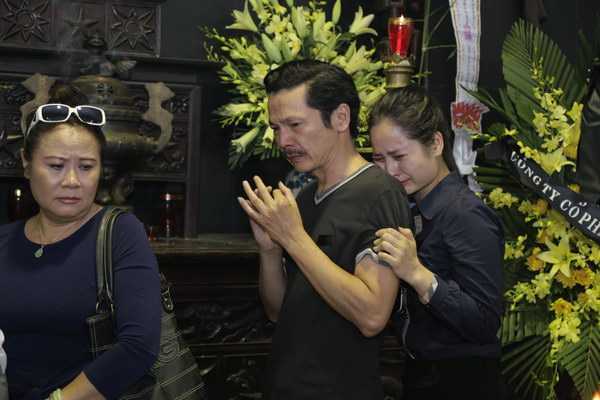 Đông đảo nghệ sĩ Hà Nội đau buồn đưa tiễn NSƯT Anh Dũng