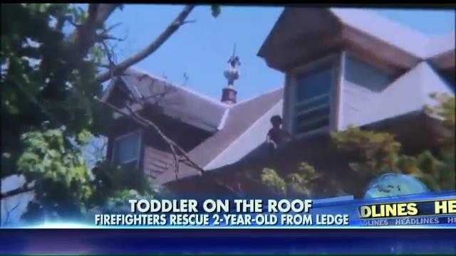 Video: Bé 2 tuổi trèo qua mái nhà trốn ra ngoài như phim hành động