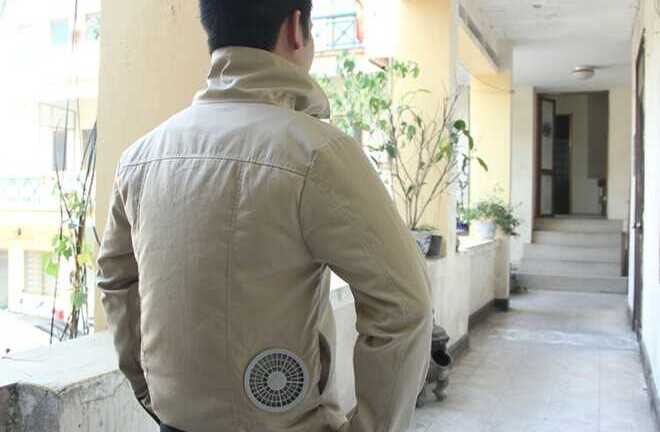 Quạt 1,2 triệu đồng biến áo thường thành điều hòa