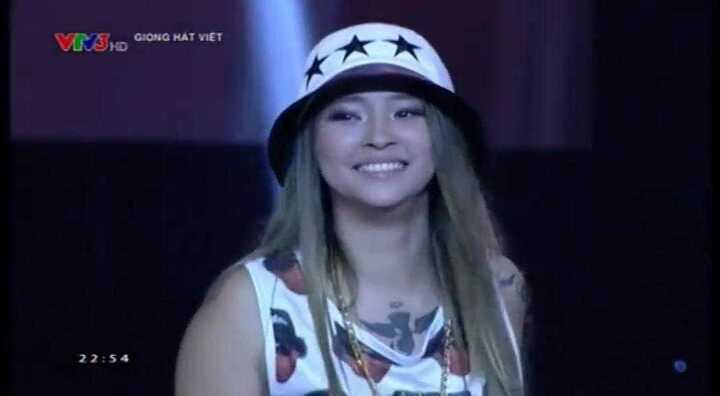 Nữ thí sinh Hà Nội gây giật mình ở sân khấu Giọng hát Việt