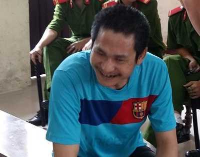 Trùm giang hồ đất Bắc mỉm cười khi thoát án tử