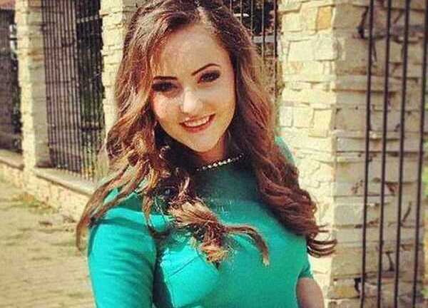 Thiếu nữ bốc cháy khi đang chụp ảnh 'tự sướng' trên nóc tàu