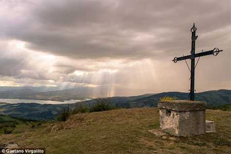 Điều lạ lùng ở thị trấn bị nguyền rủa