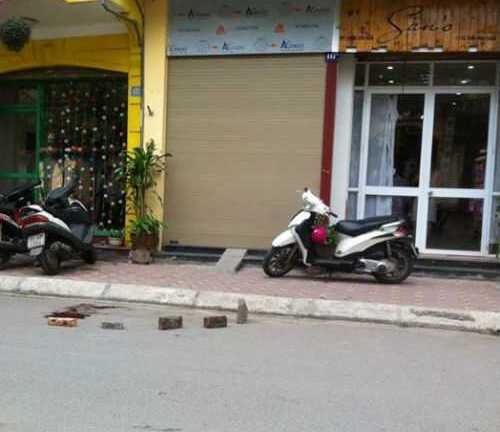 Bàng hoàng chứng kiến nữ sinh lớp 8 nhảy lầu tự tử