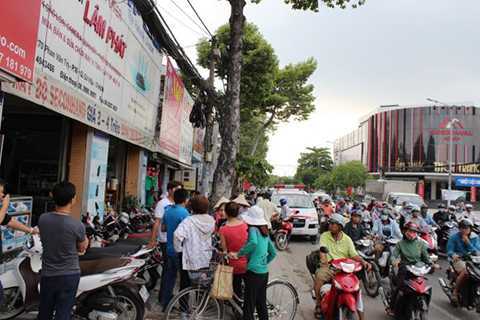 Giám đốc công ty máy tính chết trong tư thế treo cổ