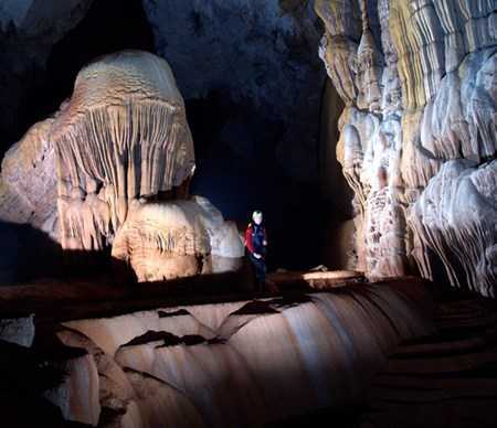 Vì sao tour du lịch Sơn Đoòng kín vé tới năm 2016?